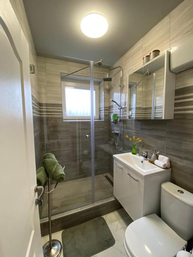 Oliaparman Apartment เอ็กเกอร์ ภายนอก รูปภาพ