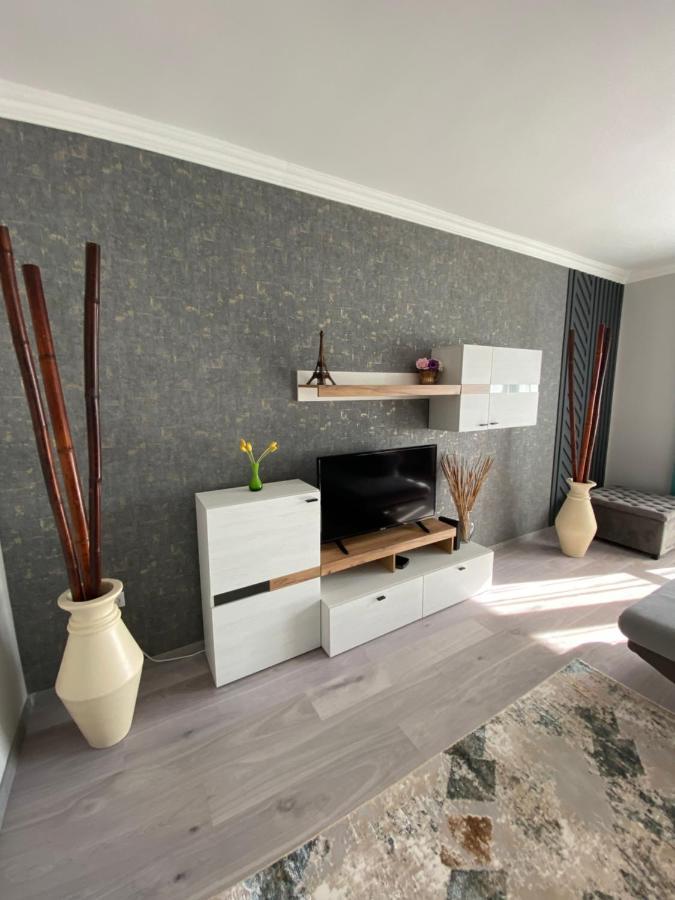 Oliaparman Apartment เอ็กเกอร์ ภายนอก รูปภาพ